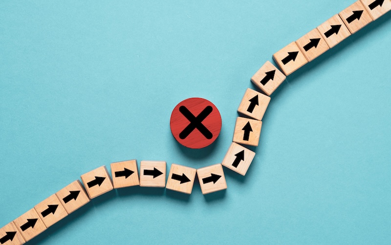 Arrow avoid cross mark which it print screen on wooden block for Avoid problem and find optimize solution to solving concept.